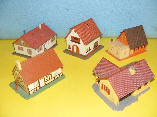 HO Job Lot Houses,