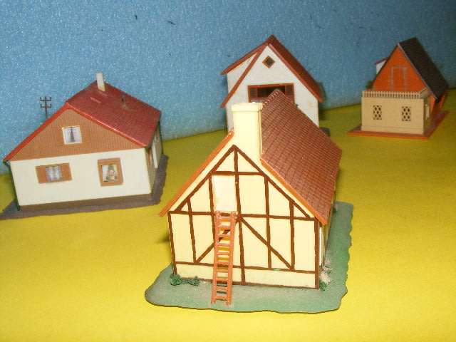 HO Job Lot Houses,
