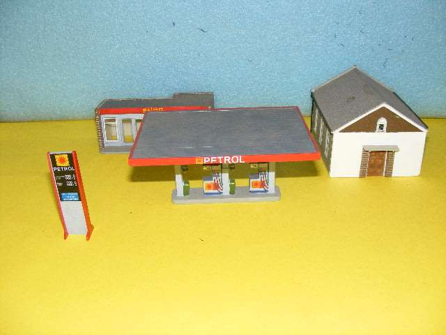 Hornby Skaledale OO Service Station and Building