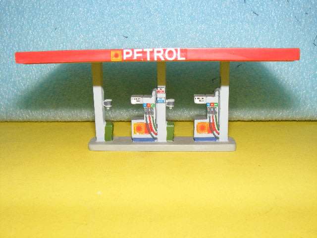 Hornby Skaledale OO Service Station and Building