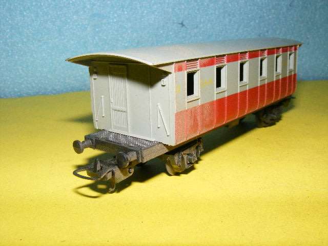 Lima HO SAR/ SAS Old Style Passenger Coach