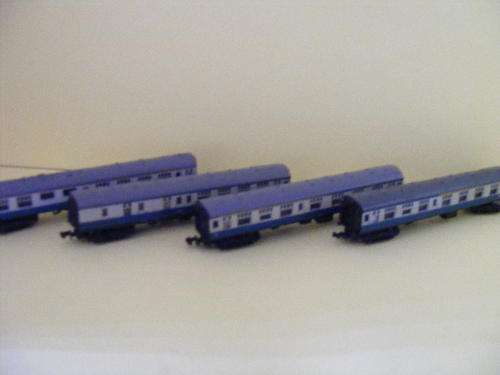 Lima N-scale Set of BR coaches