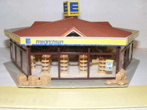 HO Shop - Highly detailed.