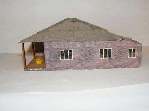 HO House with Tin Roof