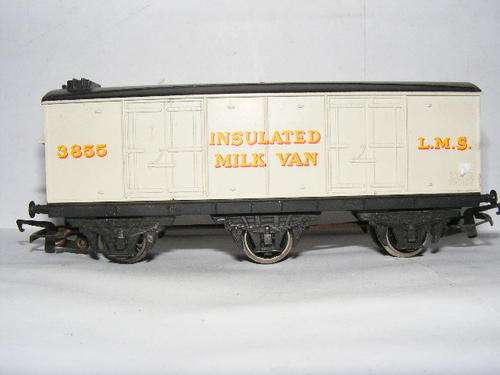 Hornby HO LMS Insulated Milk Van (3 Axle)
