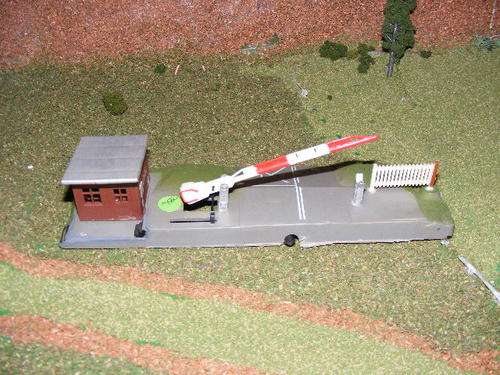 HO Level Crossing