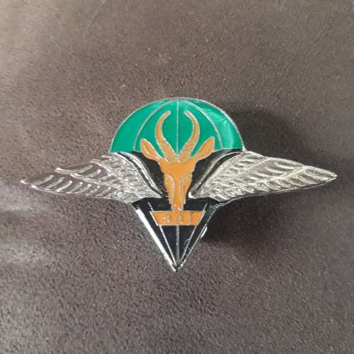 1 Parachute badge worn by Officers for short period but never adopted