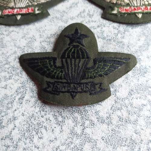 Singapore Senior Parabat wing badges