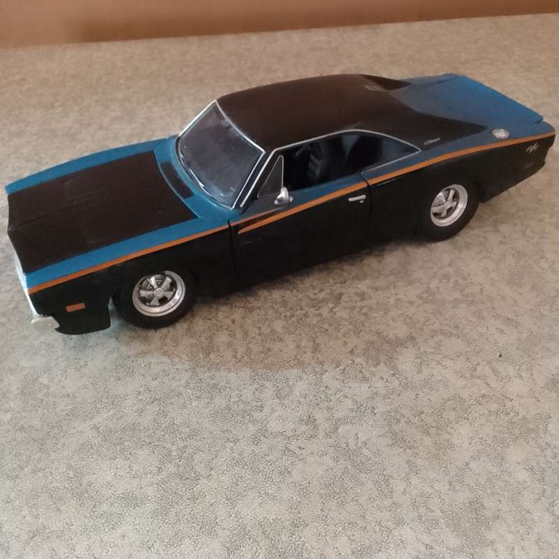 Dodge Charger R/T. Scale 1/25. Die Cast