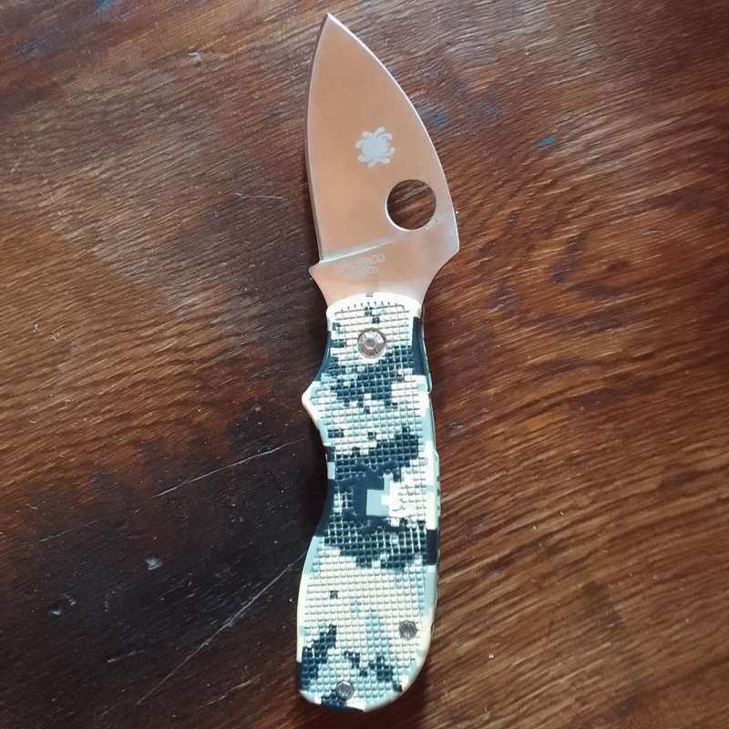 Spyderco Camo .