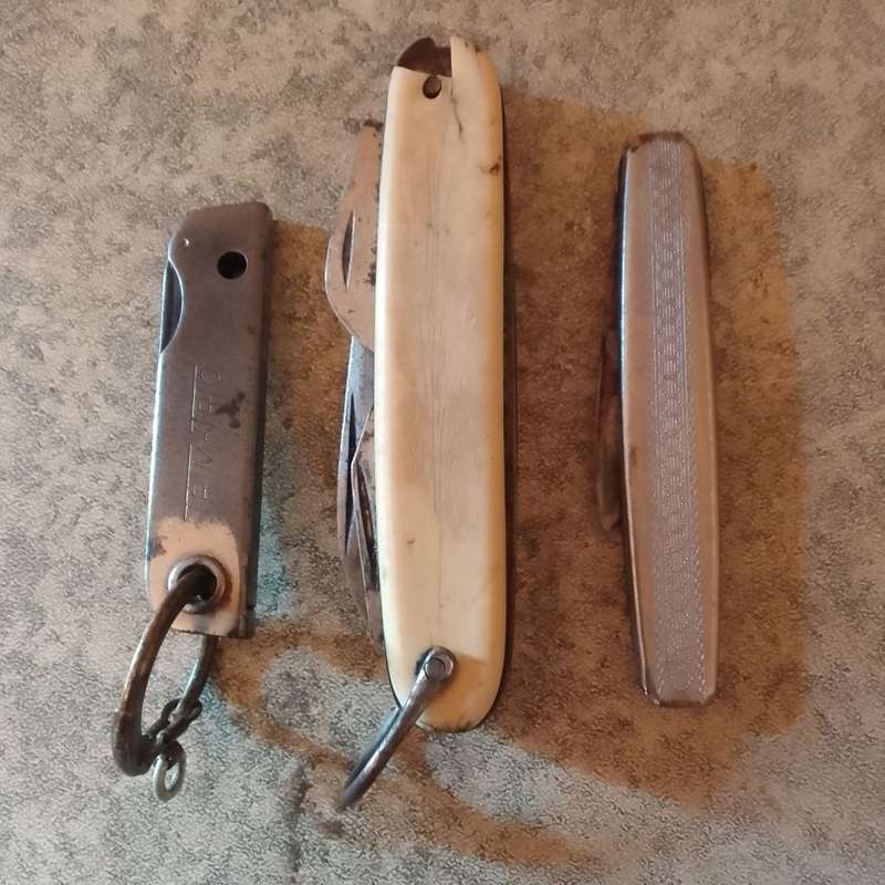 Vintage pocket knives.