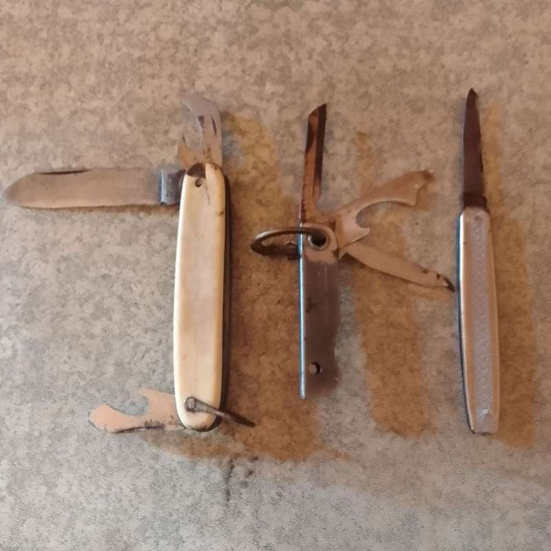 Vintage pocket knives.