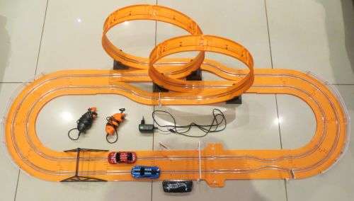 **HOTWHEELS SCALEXTRIC**DOUBLE LOOP DARE**4.5 M TRACK**2ND HAND**EXCELLENT CONDITION - ORIGINAL BOX*