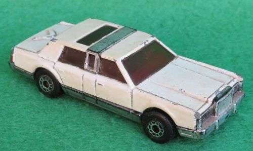 **MATCHBOX**LINCOLN TOWN CAR**PLASTIC BASE**