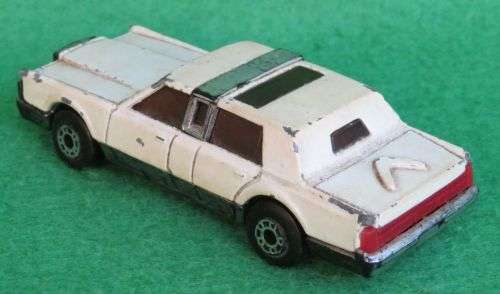 **MATCHBOX**LINCOLN TOWN CAR**PLASTIC BASE**