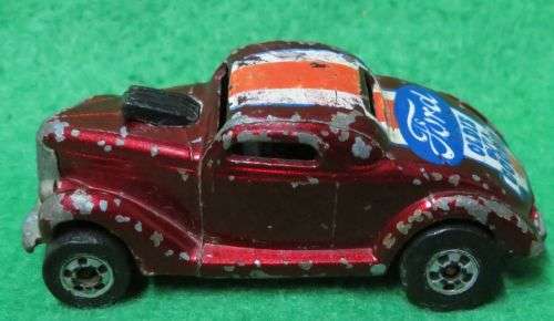 **HOTWHEELS**NEET STREETER**METAL BASE**