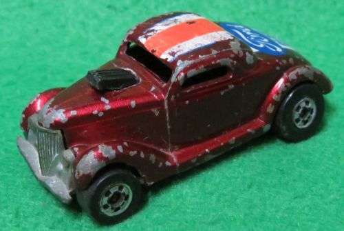 **HOTWHEELS**NEET STREETER**METAL BASE**