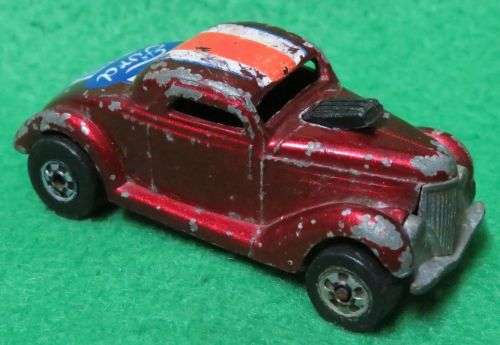 **HOTWHEELS**NEET STREETER**METAL BASE**
