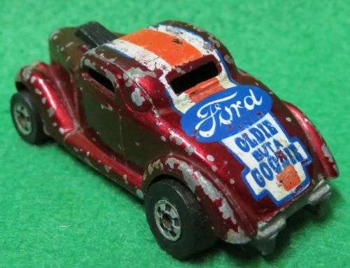 **HOTWHEELS**NEET STREETER**METAL BASE**