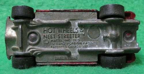 **HOTWHEELS**NEET STREETER**METAL BASE**