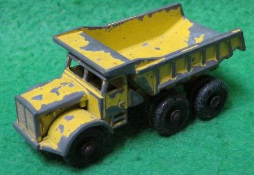 **MATCHBOX LESNEY No.6**EUCLID DUMP TRUCK**DOUBLE REAR AXLES**METAL BASE**1963**