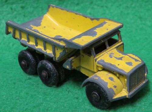 **MATCHBOX LESNEY No.6**EUCLID DUMP TRUCK**DOUBLE REAR AXLES**METAL BASE**1963**