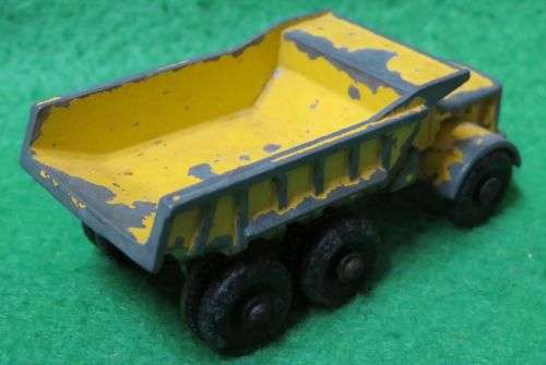 **MATCHBOX LESNEY No.6**EUCLID DUMP TRUCK**DOUBLE REAR AXLES**METAL BASE**1963**