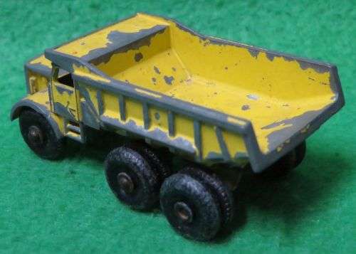 **MATCHBOX LESNEY No.6**EUCLID DUMP TRUCK**DOUBLE REAR AXLES**METAL BASE**1963**