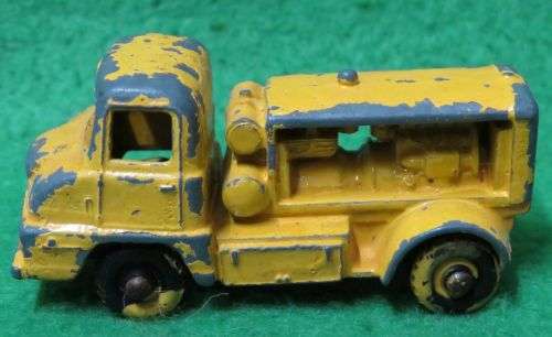 **MATCHBOX MOKO LESNEY No.28**THAMES TRADER COMPRESSOR TRUCK**REPAINTED**1960**