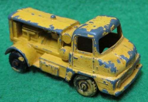 **MATCHBOX MOKO LESNEY No.28**THAMES TRADER COMPRESSOR TRUCK**REPAINTED**1960**