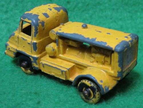 **MATCHBOX MOKO LESNEY No.28**THAMES TRADER COMPRESSOR TRUCK**REPAINTED**1960**