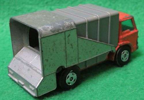 **MATCHBOX LESNEY No.7**FORD REFUSE TRUCK**