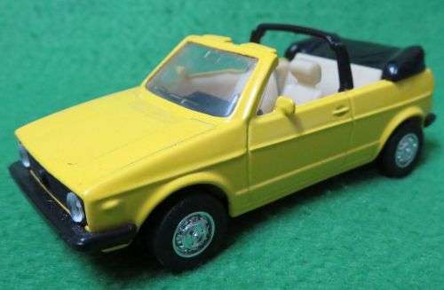 **ROAD SIGNATURE**1984 VW RABBIT **RUBBER TYRES**SCALE 1/43**MINT CONDITION**