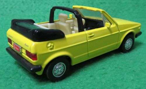 **ROAD SIGNATURE**1984 VW RABBIT **RUBBER TYRES**SCALE 1/43**MINT CONDITION**