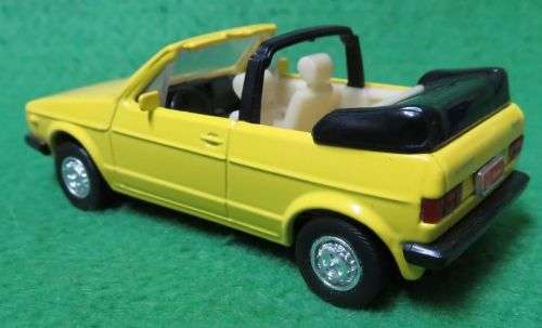 **ROAD SIGNATURE**1984 VW RABBIT **RUBBER TYRES**SCALE 1/43**MINT CONDITION**