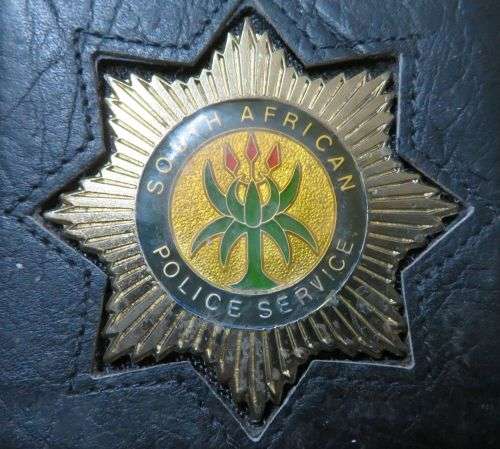 **SAPS**ID WALLET WITH BADGE**IN GREAT CONDITION**LEATHER**SAPS ISSUE**