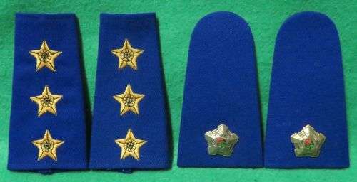 **SAP**SET CAPTAIN RANKS (CLOTH EMBROIDERED) & SET MAJOR RANKS (BOARDS)**IN EXCELLENT CONDITION**