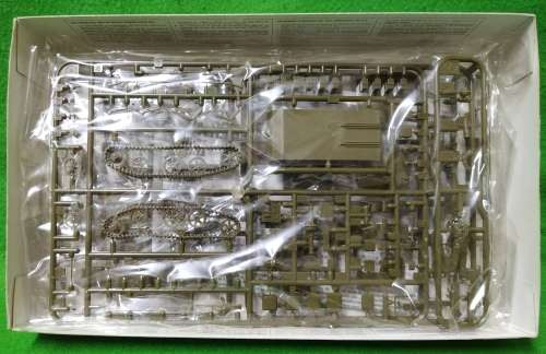 **Tamiya**Model kit**British Universal Carrier MK.11**With figures**1/48**