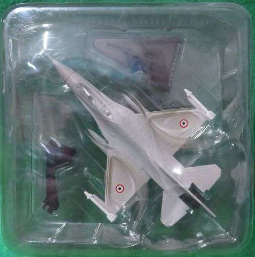 **DELPRADO COLLECTION**F-16 FIGHTING FALCON JET**LENGTH +-125MM**DIECAST**SEALED**