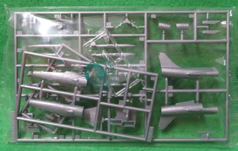 **REVELL**MODEL KIT**TF-104 G STARFIGHTER**VINTAGE**1/144**MODEL LENGTH +-11.6CM**