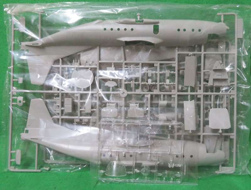 **TRUMPETER**BIG MODEL KIT**ANTONOV AN-12BK CUB**VINTAGE**1/100**LENGTH +-34CM**