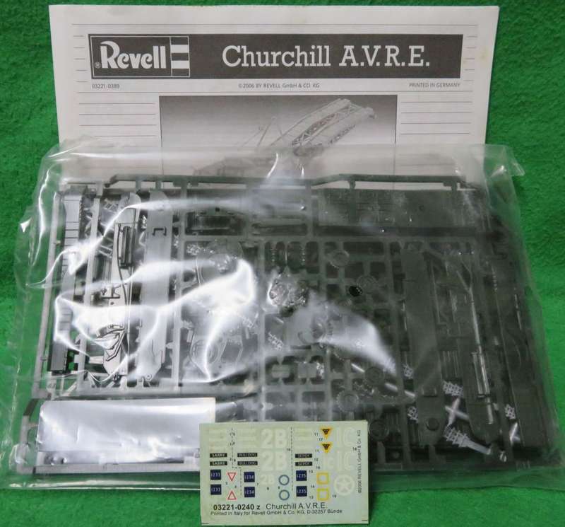 **REVELL**MODEL KIT**CHURCHILL ROYAL ENGINEERS**VINTAGE**1/76**LENGTH MAX 23.5CM**