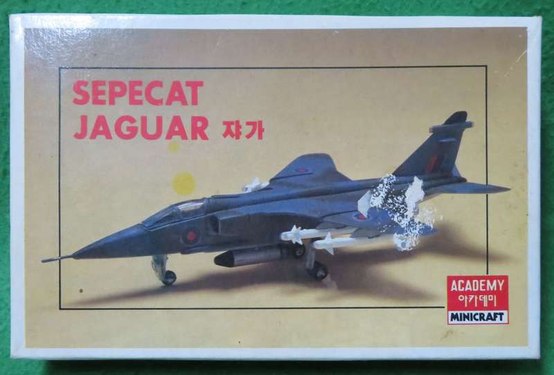 **Academy**Model kit**Sepecat Jaguar**Vintage**Scale 1/144**
