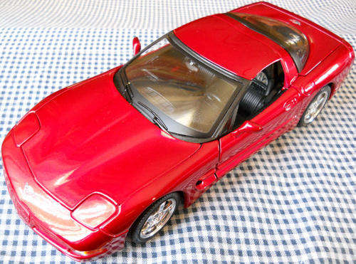 ***1997 CHEVROLET CORVETTE C5***SCALE 1/18***BURAGO***NEW BOXED***