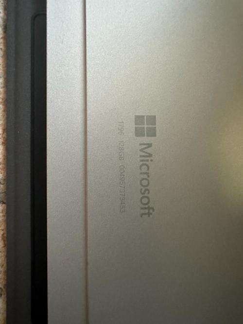 Microsoft Surface Pro (5th Gen, 1796)