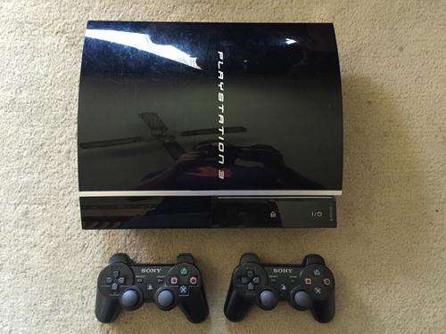 PS3 Fatboy 40 Gb With 2 controllers