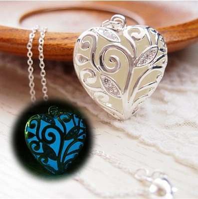Limited offer!! Crazy special, Glow in dark Necklace, 3 colors to choose from