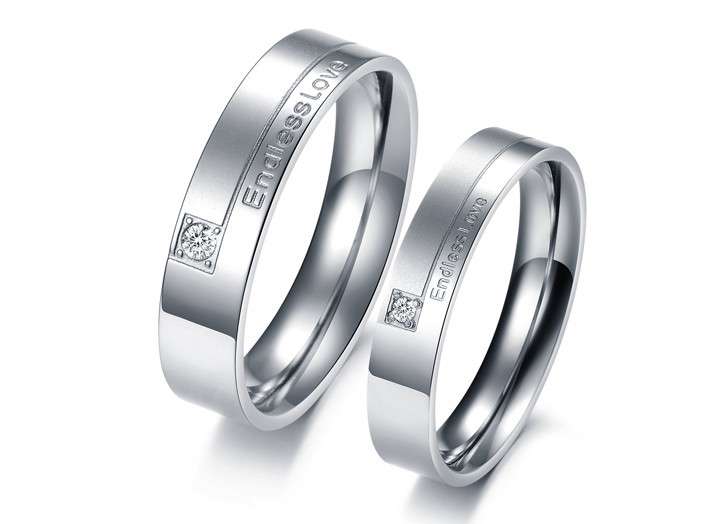 New Endless love couples ring, Bid on the womans ring and recieve the men's free