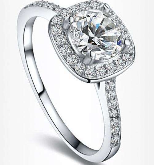 Local stock, New 18K RGP white gold ladies 1.5ct crystal engagement style ring. Dont miss out