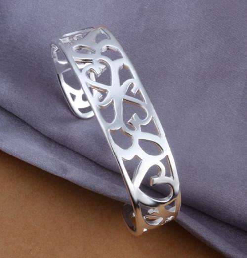 Local Stock Stunning 925 sterling silver filled ladies Bangle with fine detail.